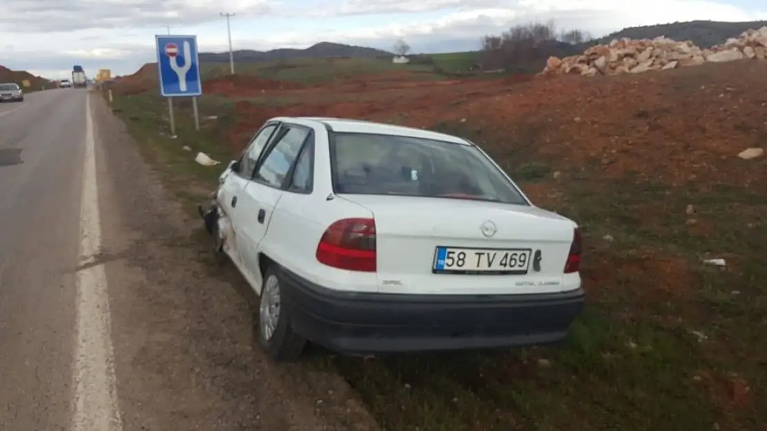 'Kahramanmaraş´ta otomobiller kafa kafaya çarpıştı: 3 yaralı'