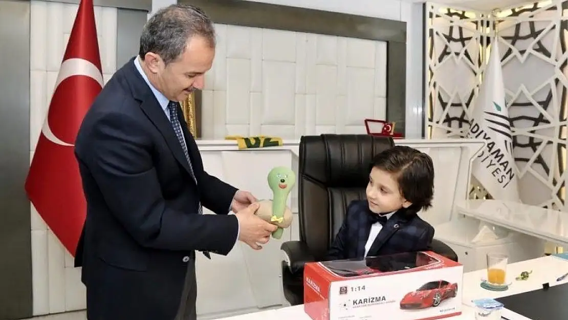 'Minik Başkan makamda talimatını verdi'