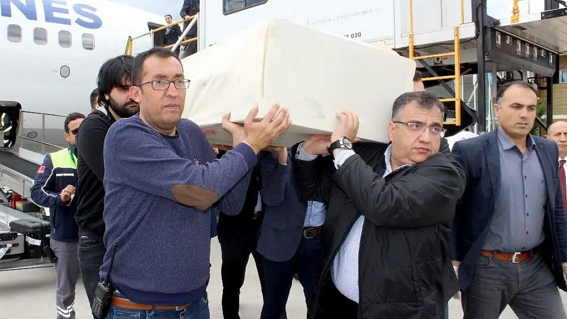 'Sri Lanka´da hayatını kaybeden mühendislerin cenazeleri Adıyaman´a getirildi'