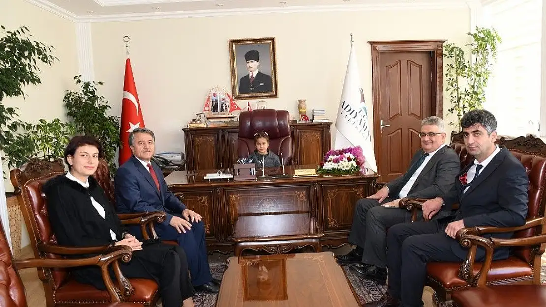 'Temsili Vali´den dünya çocuklarına barış ve kardeşlik mesajı'