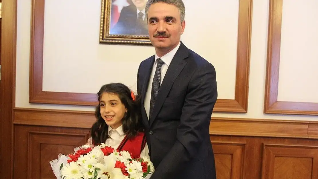 'Vali Baruş koltuğunu Nida Uvat´a devretti'