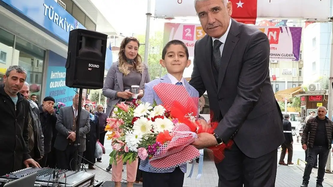 'Çocuklar Şemsiye sokakta bayramlarını coşku ile kutladı'