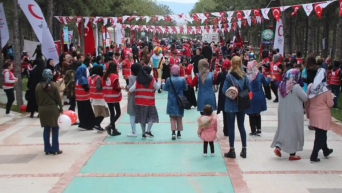 'Elazığ´da bin 500 çocuk, festivalde renkli görüntüler oluşturdu'