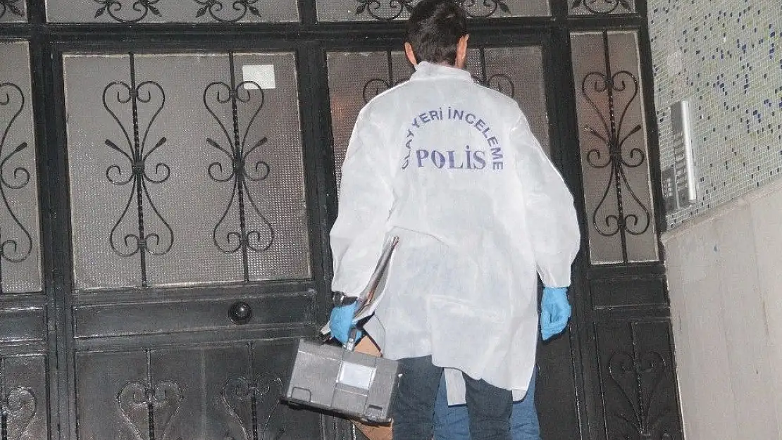 '18 yaşındaki kız, babasının tabancası ile kendini vurdu'