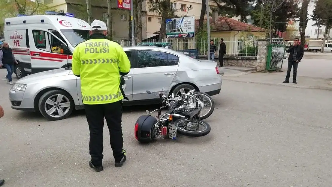 'Otomobil ile motosiklet çarpıştı'