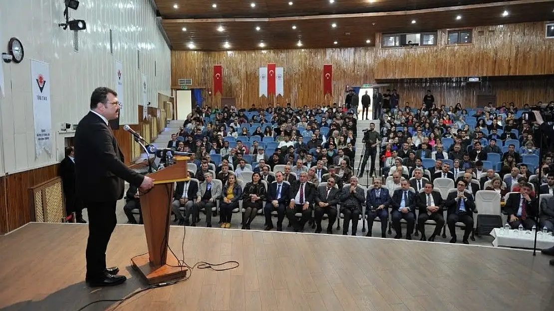 'Öğrencilere, `TÜBİTAK Odaklı Yeni Süreçler´ semineri'