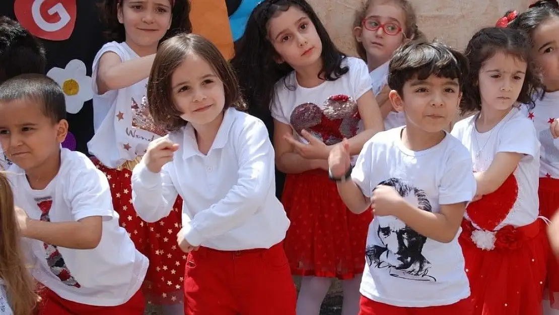 'Miniklerden sokak şenliği'
