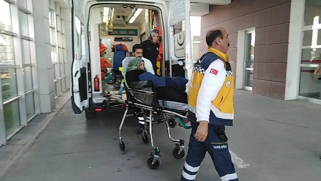 'Ayağının üzerinden otomobil geçen genç kız yaralandı'