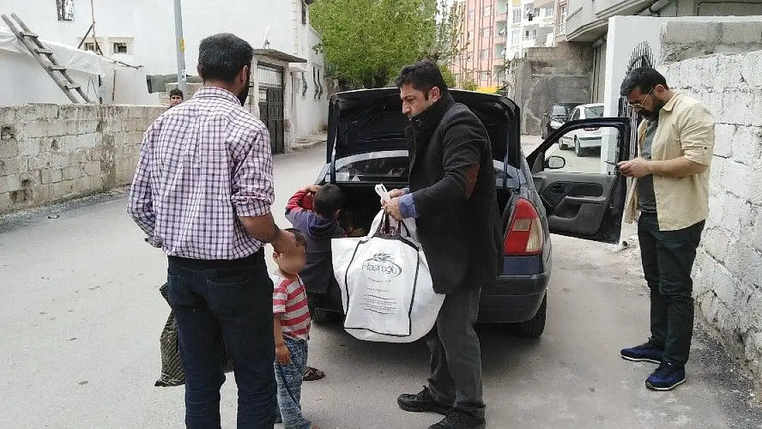'Hem olaylara koşuyor hem de ailelerin yardımına'