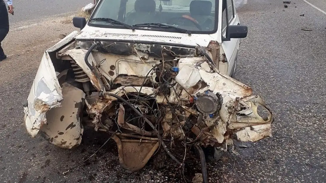 'Kazaya karışan otomobillerden biri parçalara ayrıldı'