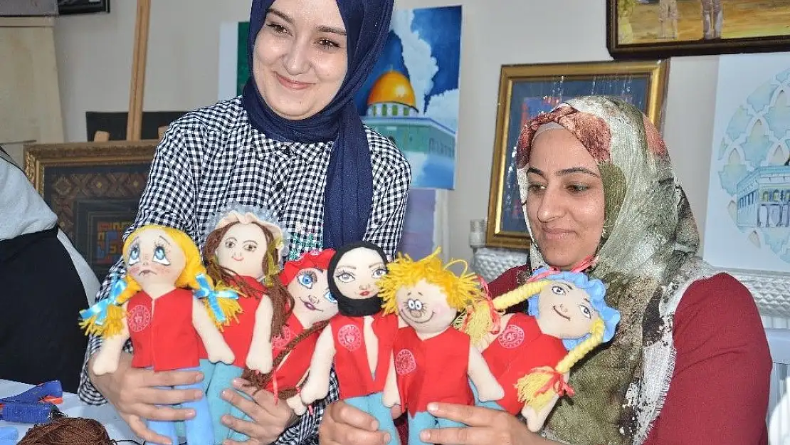'Kimsesiz çocukların yüzünü bez bebeklerle güldürecekler'