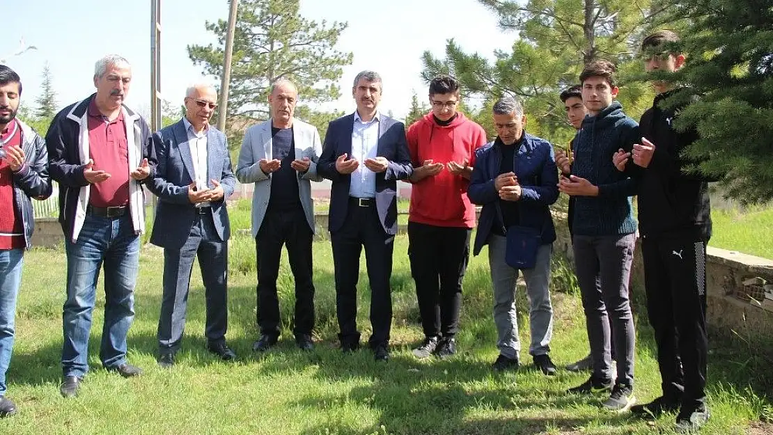 'Milli Atlet Aytar kabri başında anıldı'