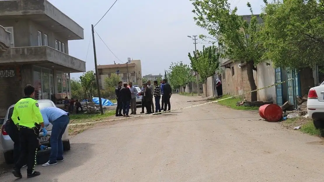 'Otomobille polisten kaçan şahıs bahçe duvarına çarparak yakalandı'