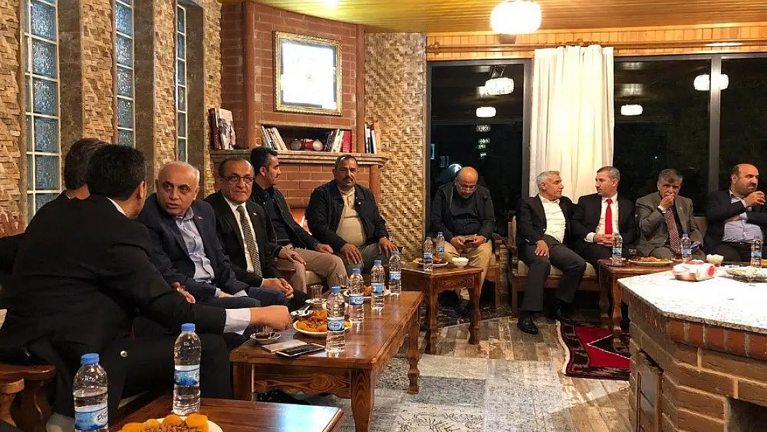 'Belediye Başkanları yemekte bir araya geldi'