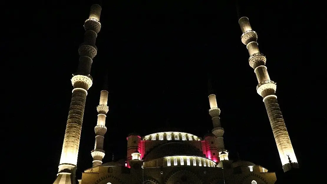 'Abdülhamit Han Camii´nde ilk teravih'