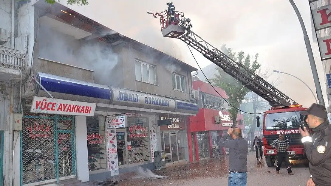 'Ayakkabı deposunda yangın paniği'