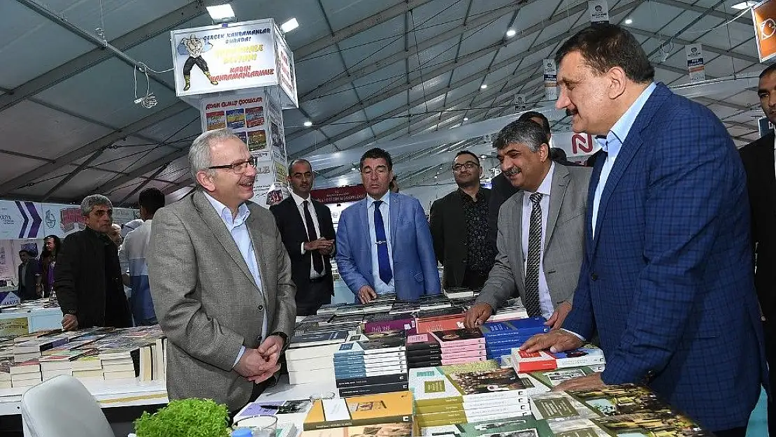 'Başkan Gürkan Kitap Fuarını gezdi'