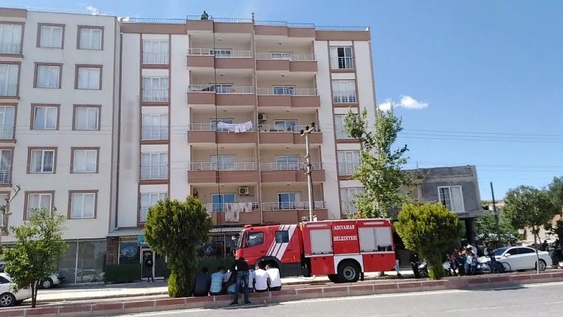 'Bina çatısındaki odunluk yangını korkuttu'