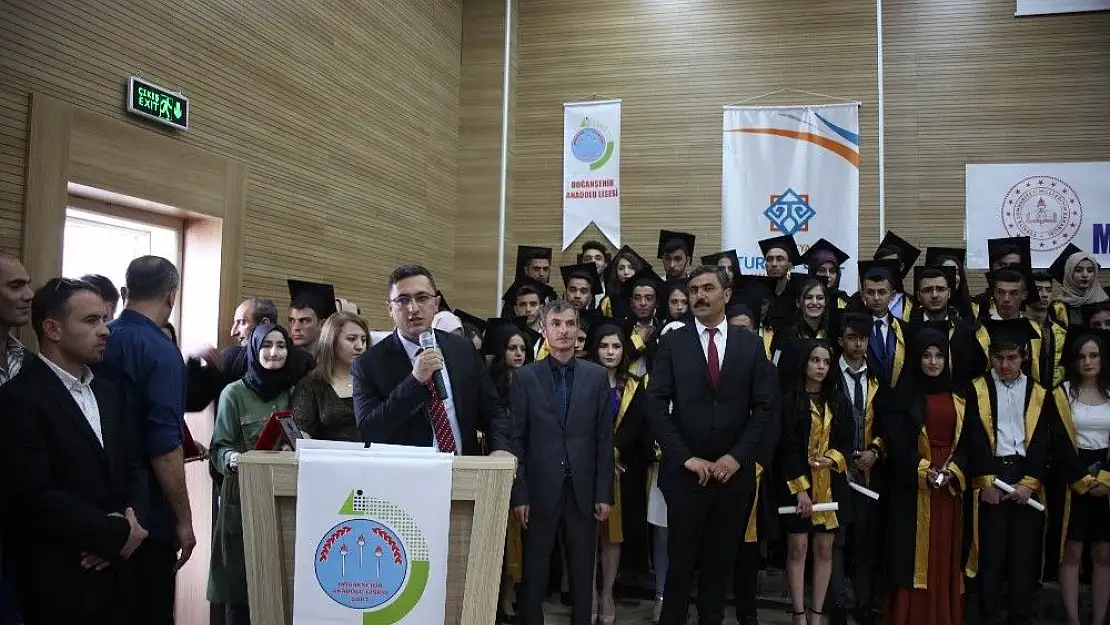 'Doğanşehir Anadolu Lisesinde mezuniyet coşkusu'