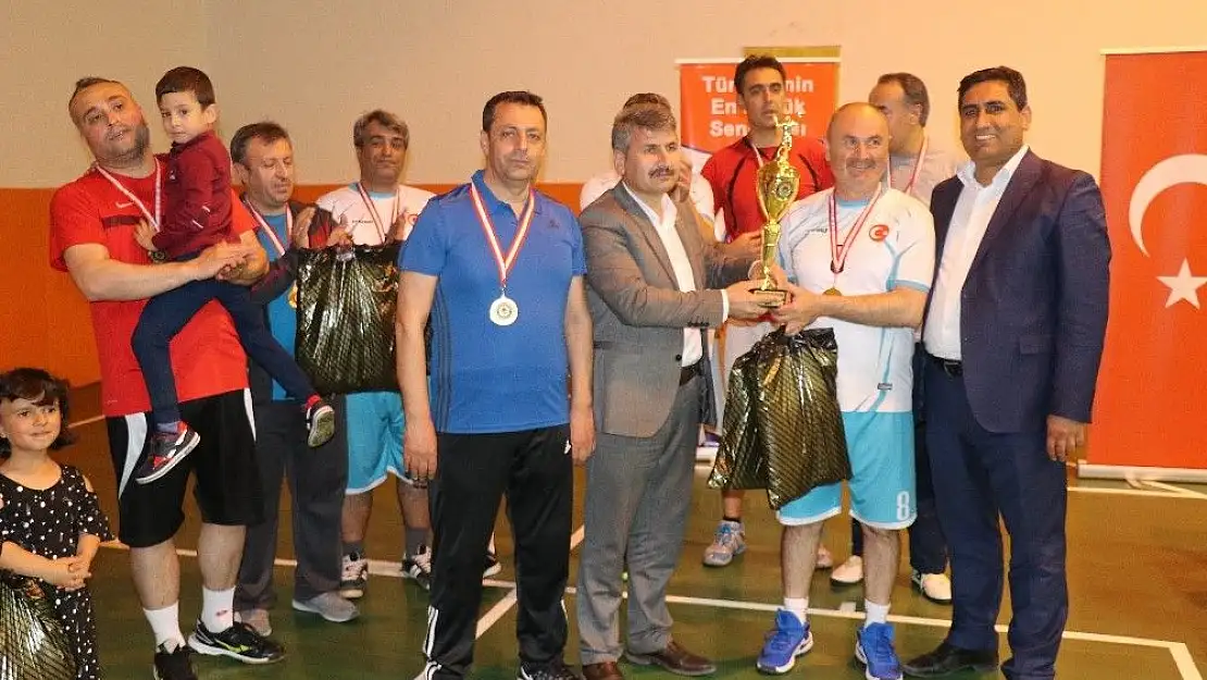 'M. Akif İnan Voleybol Turnuvası sona erdi'