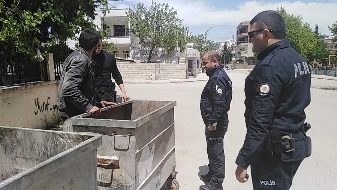 'Türk polislerinden eli öpülecek davranış'