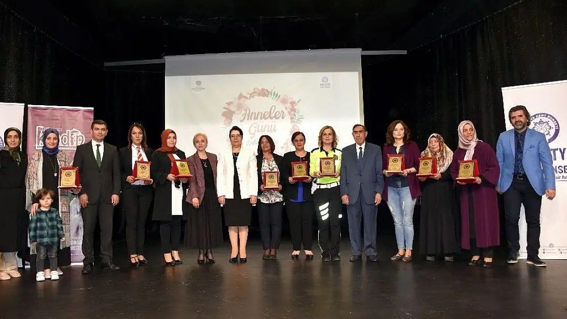 'Örnek anneler onurlandırıldı'