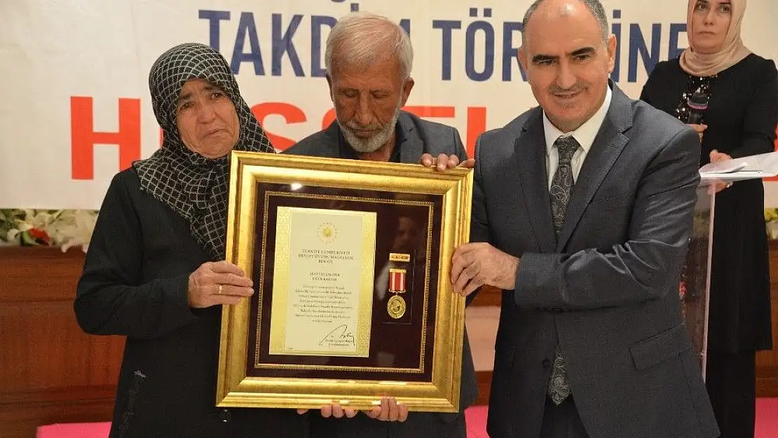 'Şehit aileleri ve gazilere Devlet Övünç Madalyası verildi'