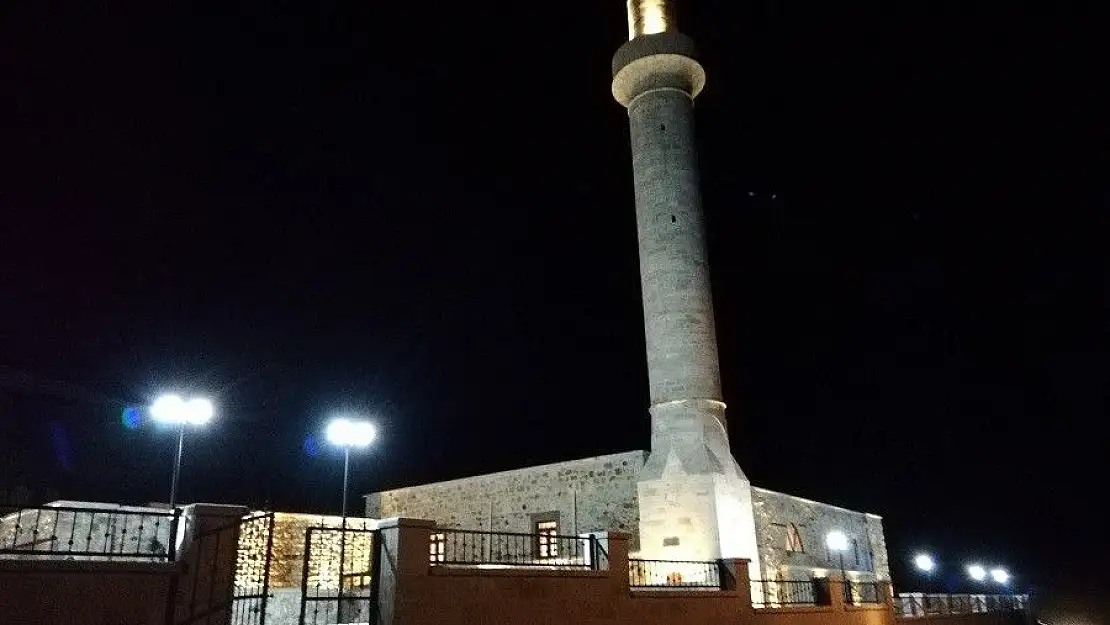 'Tarihi Ulu Cami´de 60 yıl sonra ilk namaz kılındı'