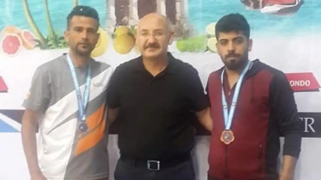 'İşitme engelli sporcular Mersin´den madalyayla döndü'