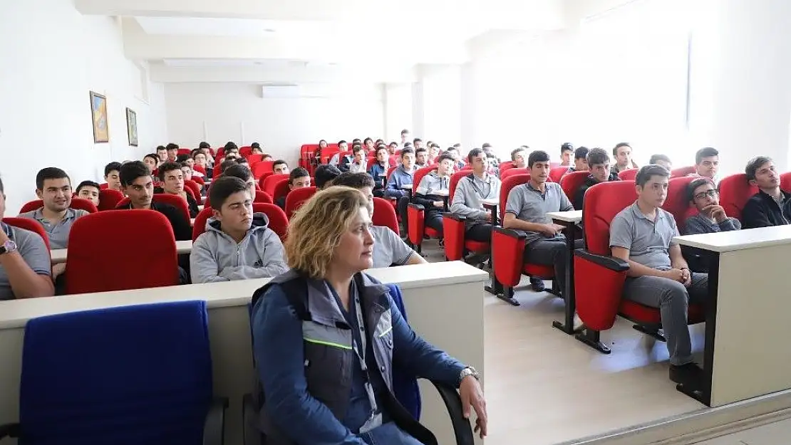 'AKEDAŞ öğrencilere iş sağlığının önemini anlattı'