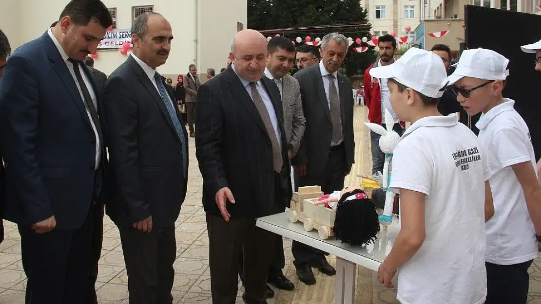 'Görme engelli öğrencilerin TÜBİTAK sergisi'