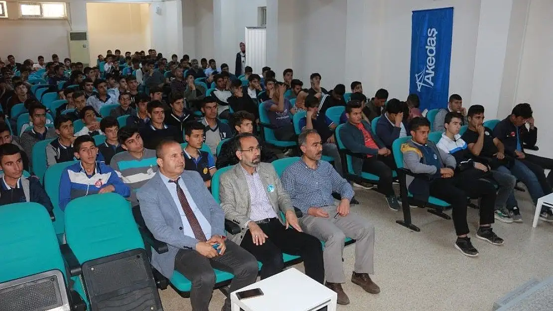 'Öğrencilere iş sağlığı ve güvenliği semineri verildi'