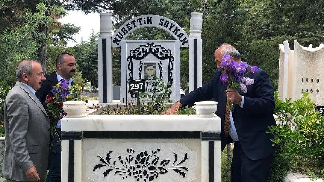 'Soykan ölümünün 10. yılında mezarı başında anıldı'
