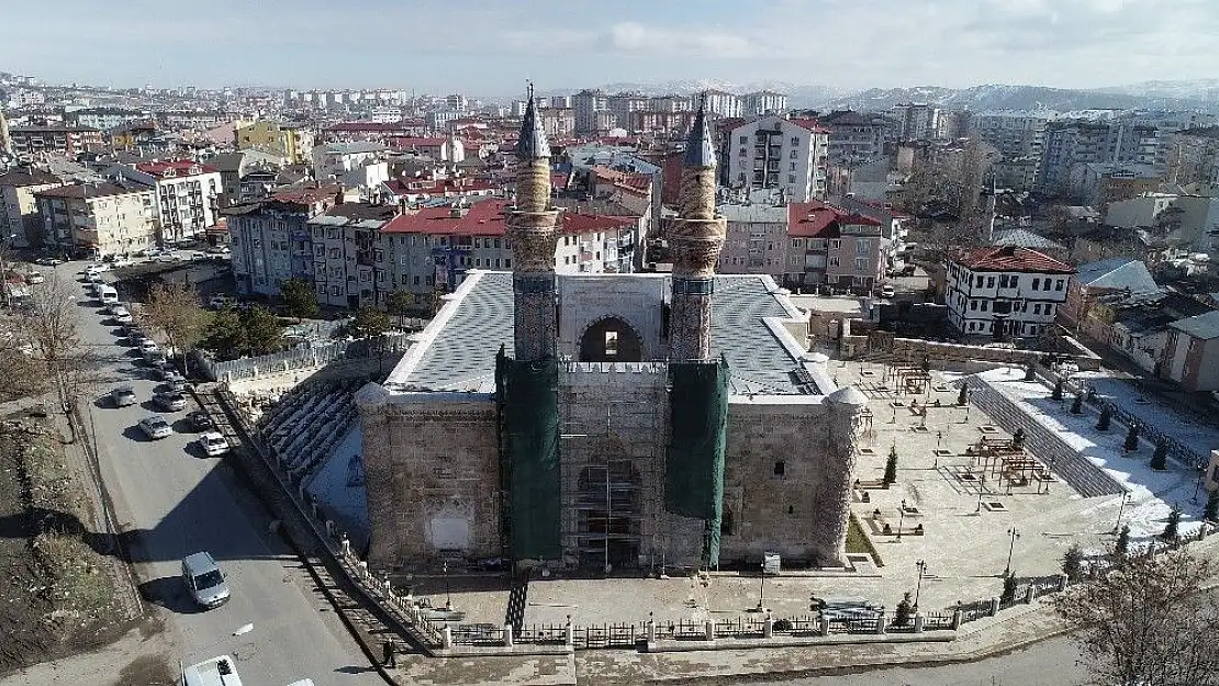 'Tarih profesöründen öğrencileri zorlayan yarışma'