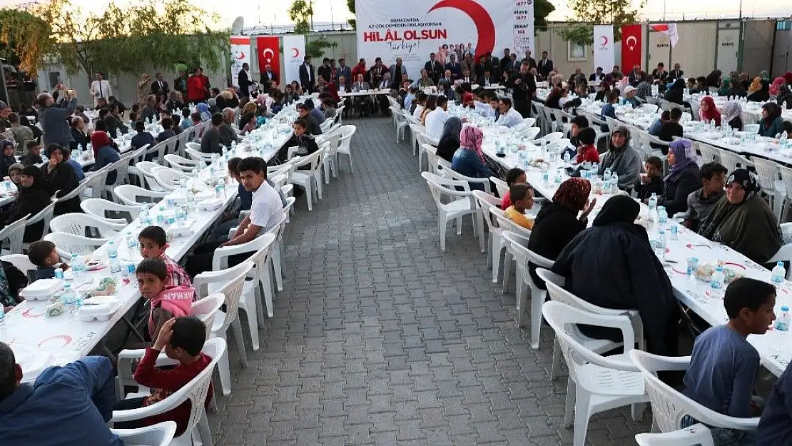 'Türk Kızılayı´ndan Suriyeli mültecilere iftar yemeği'