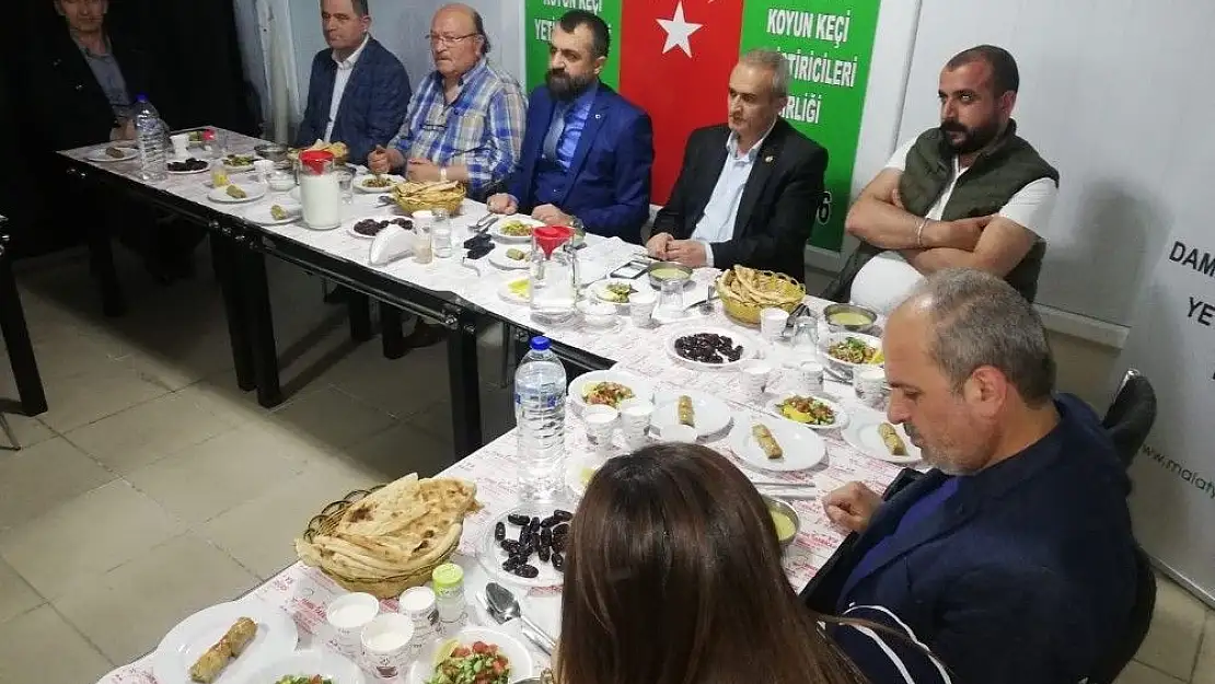 'Akın basın mensuplarını iftarda bir araya geldi'