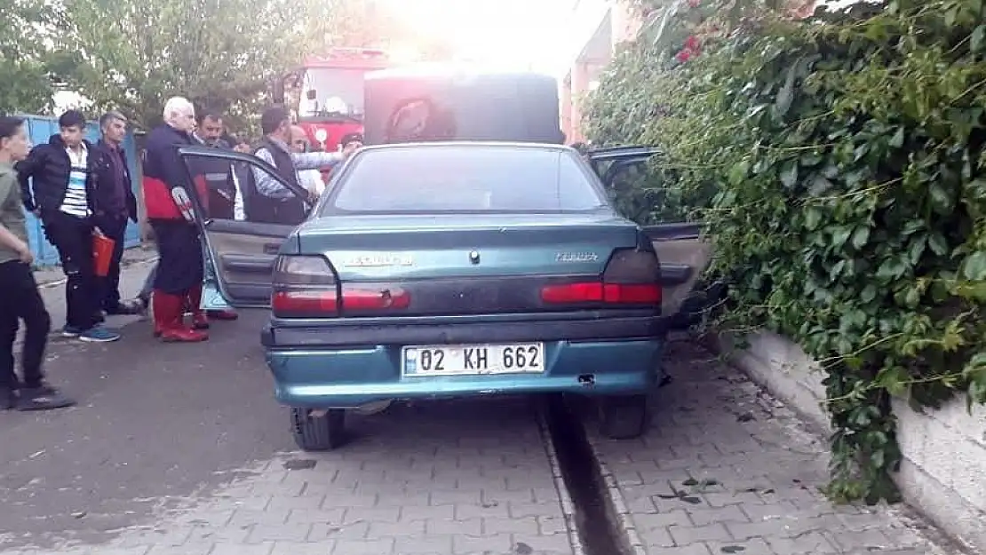 'Park halindeki otomobil yandı'