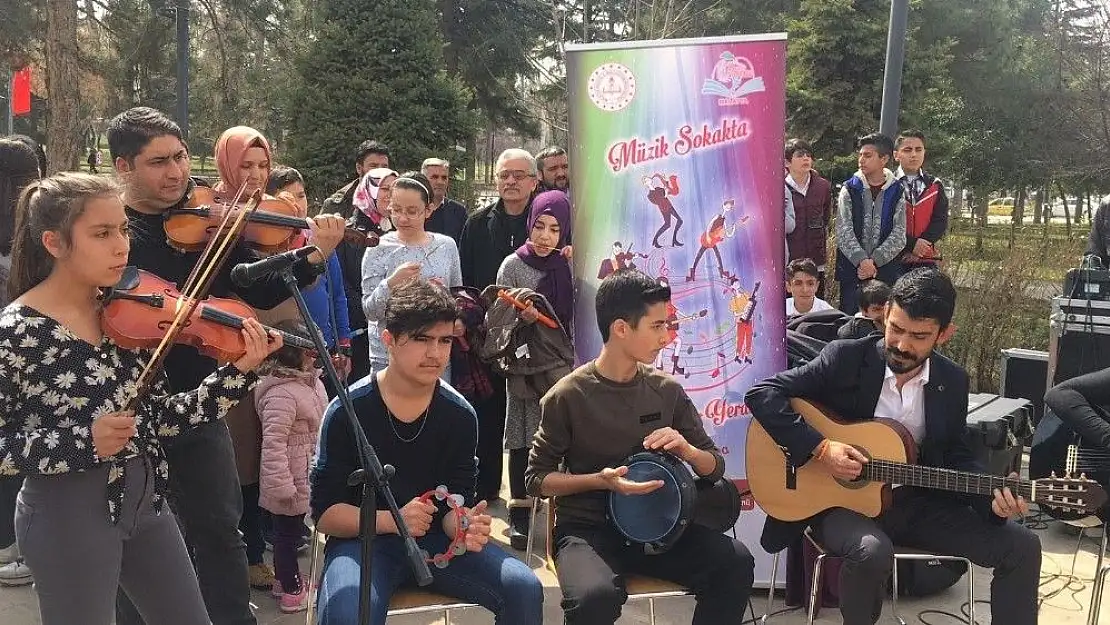 '''Müzik Sokakta Müzik Her Yerde'' projesine ilgi'