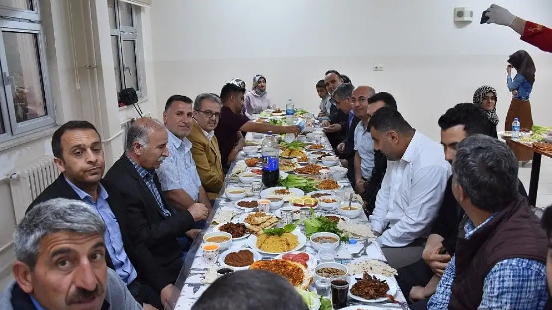 'Yemek kursunda yapılan yöresel yemekler iftar sofrasında'