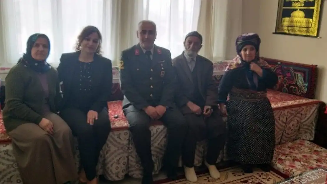 'Jandarma ekipleri anneleri Anneler Gününde unutmadı'