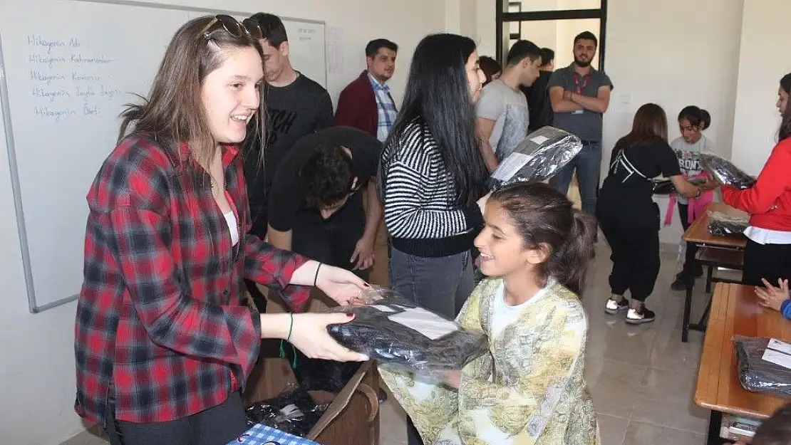 'Öğrenciler köy okullarına kardeşlik elini uzattı'