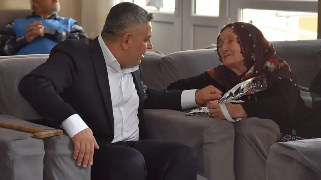 'Sadıkoğlu´ndan huzurevi annelerine ziyaret'