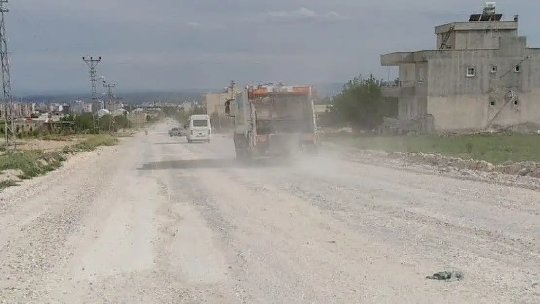 'Vatandaşlar tozlu ve çukurlu yoldan şikayetçi'