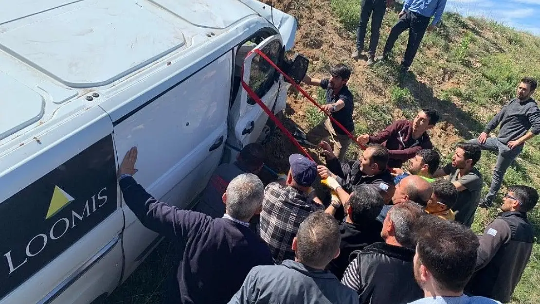 'Zırhlı araç kazasında iki kişi yaralandı'