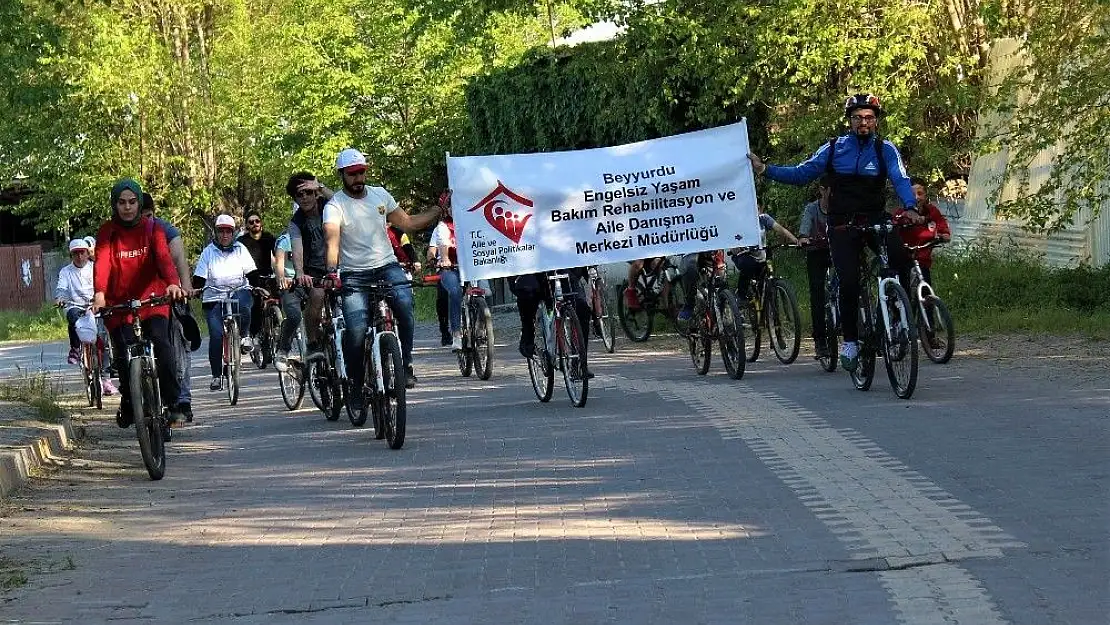 'Engellerini aşmak için pedal çevirdiler'