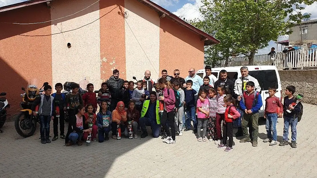 'Motosiklet grubundan öğrencilere sürpriz'