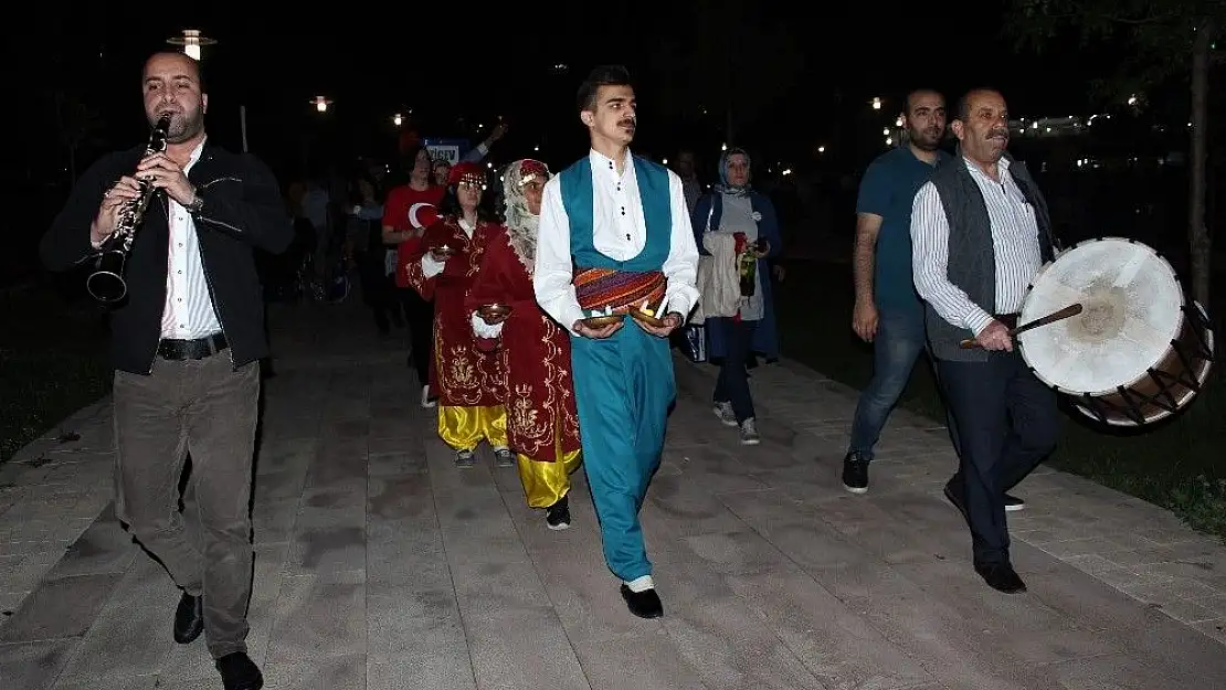 'Engelli bireylerden ''Çayda Çıra'' yürüyüşü'