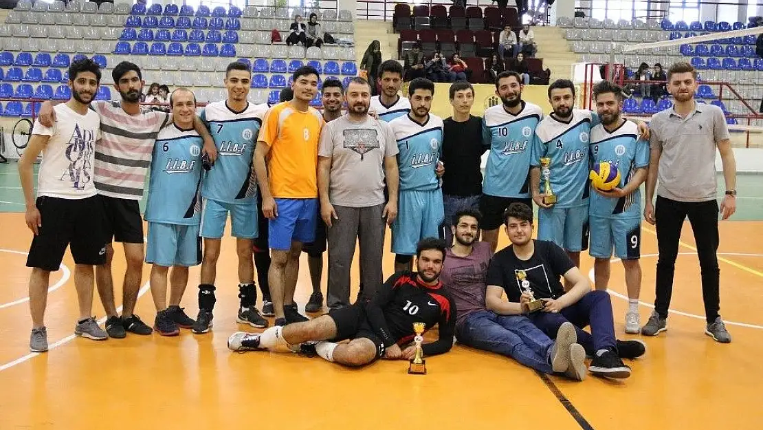 'Erkekler Voleybol Turnuvası´nda kupa sahibini buldu'