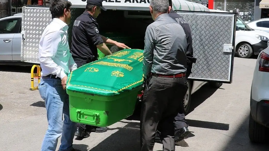 'Sivaslı tüccar ölü bulundu'