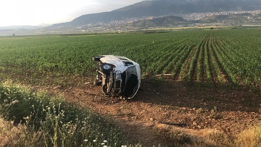 'Yolcu minibüsü yan yattı: 6 yaralı'